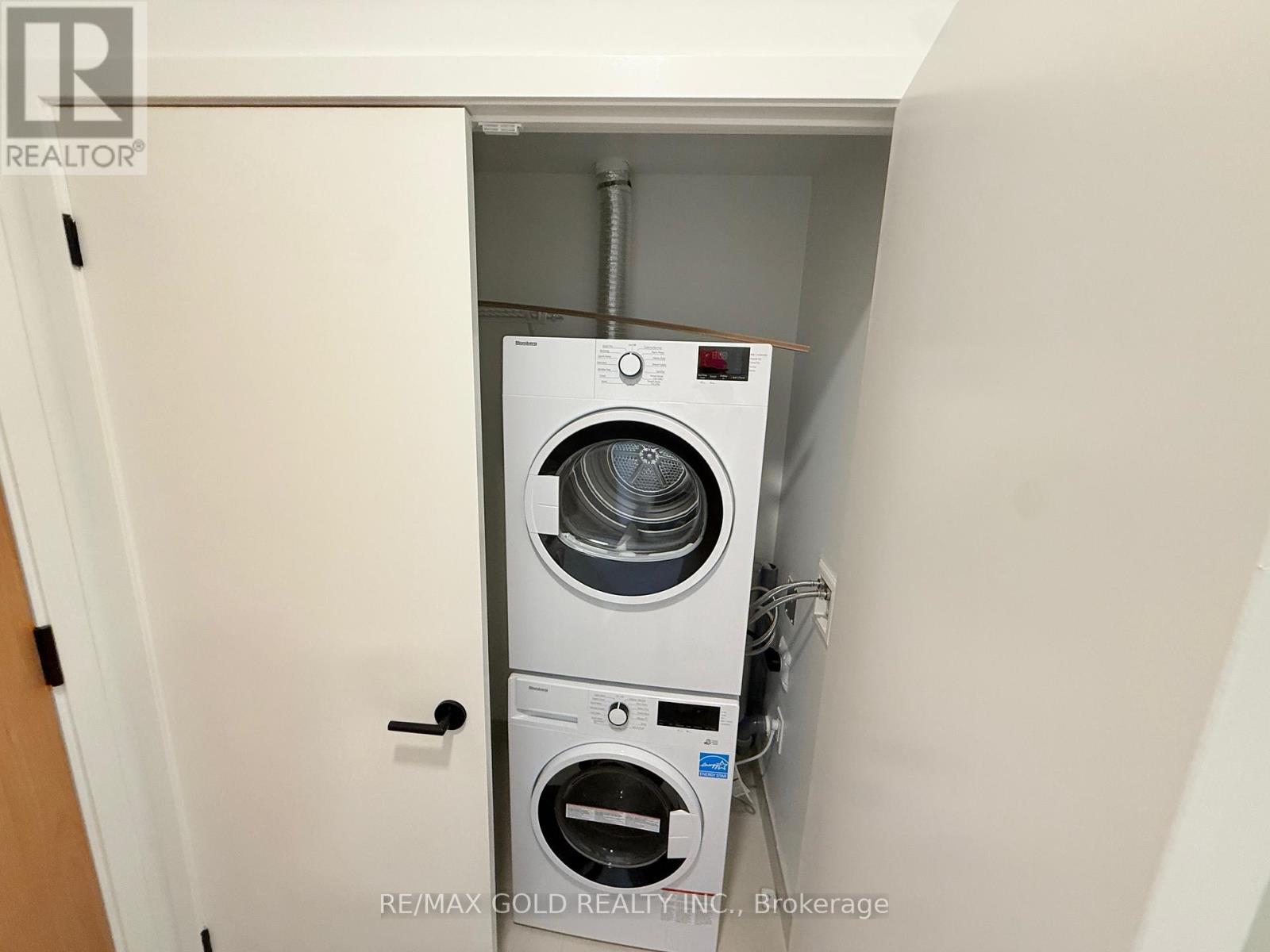 1407 - 2495 Eglinton Avenue Property Photo 7