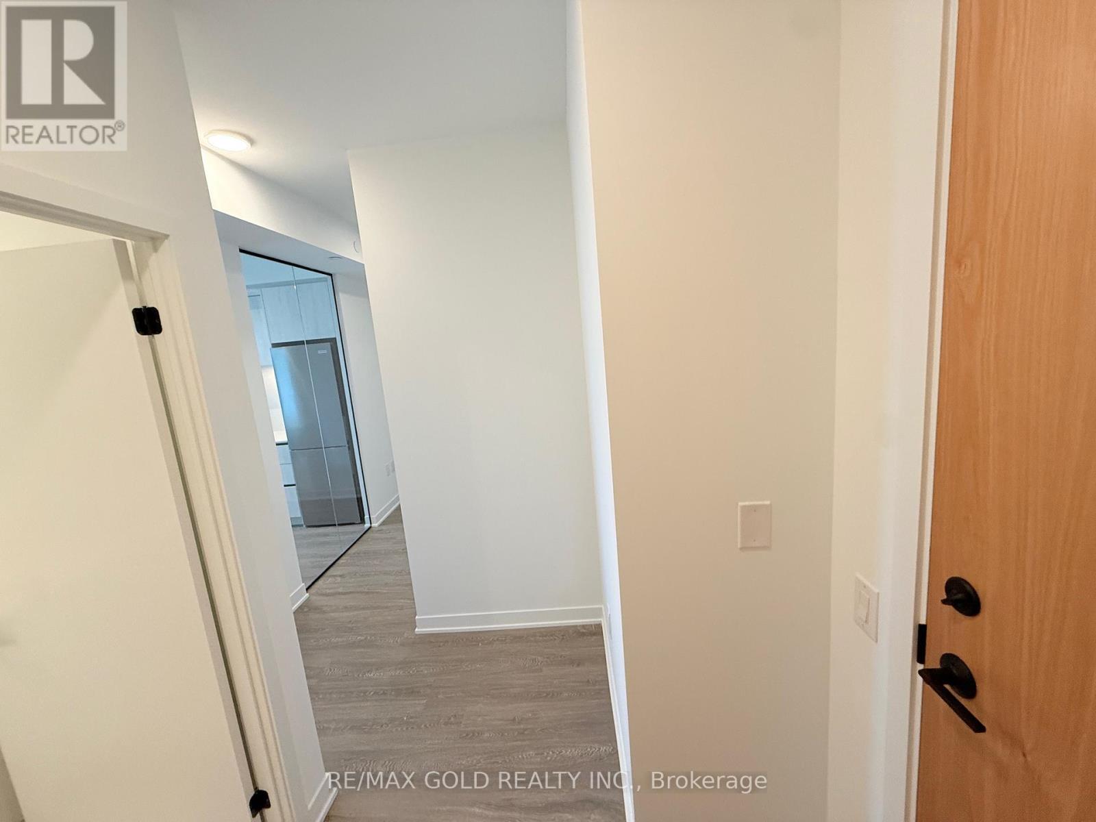 1407 - 2495 Eglinton Avenue Property Photo 8