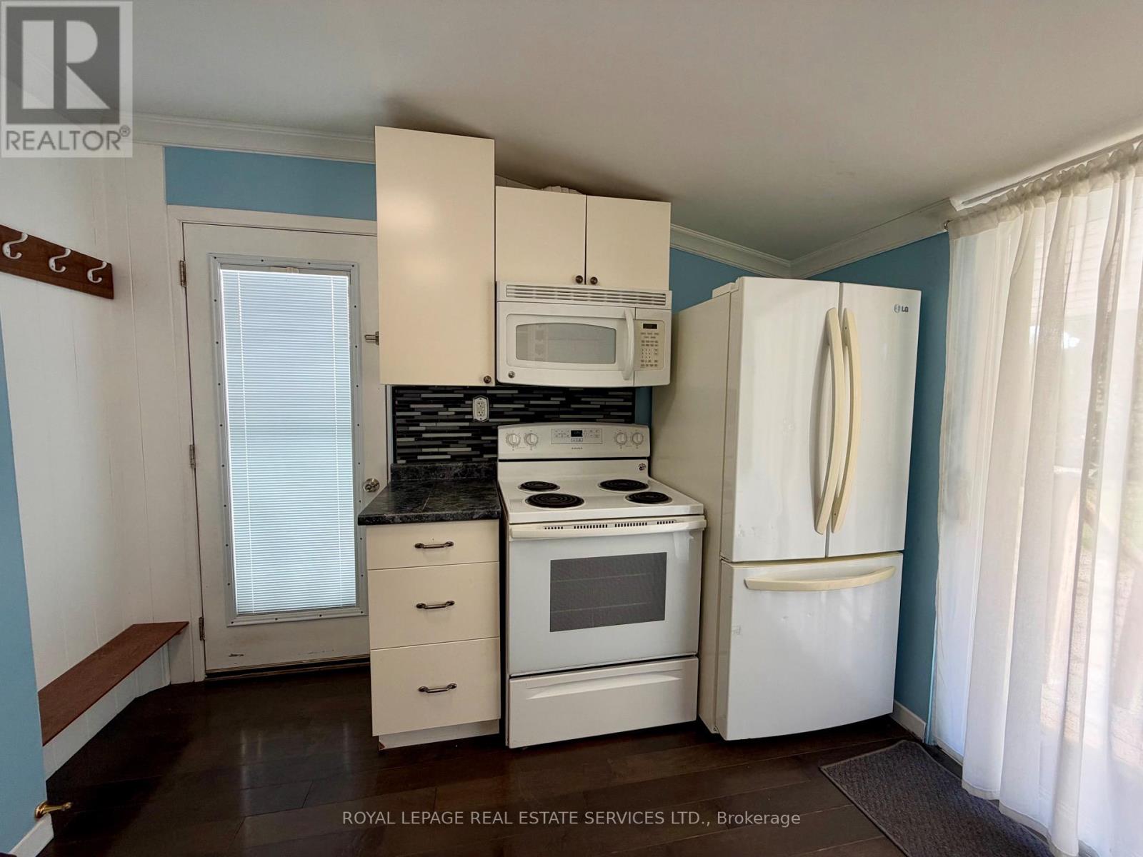 30 College Street Property Photo 12