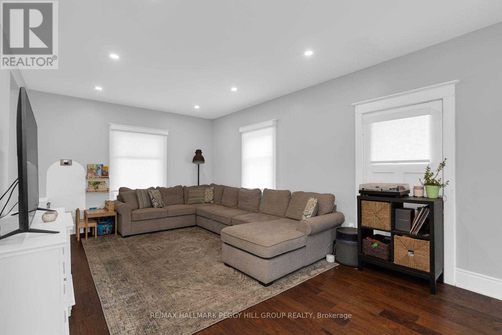 36 Commercial Street Property Photo 6