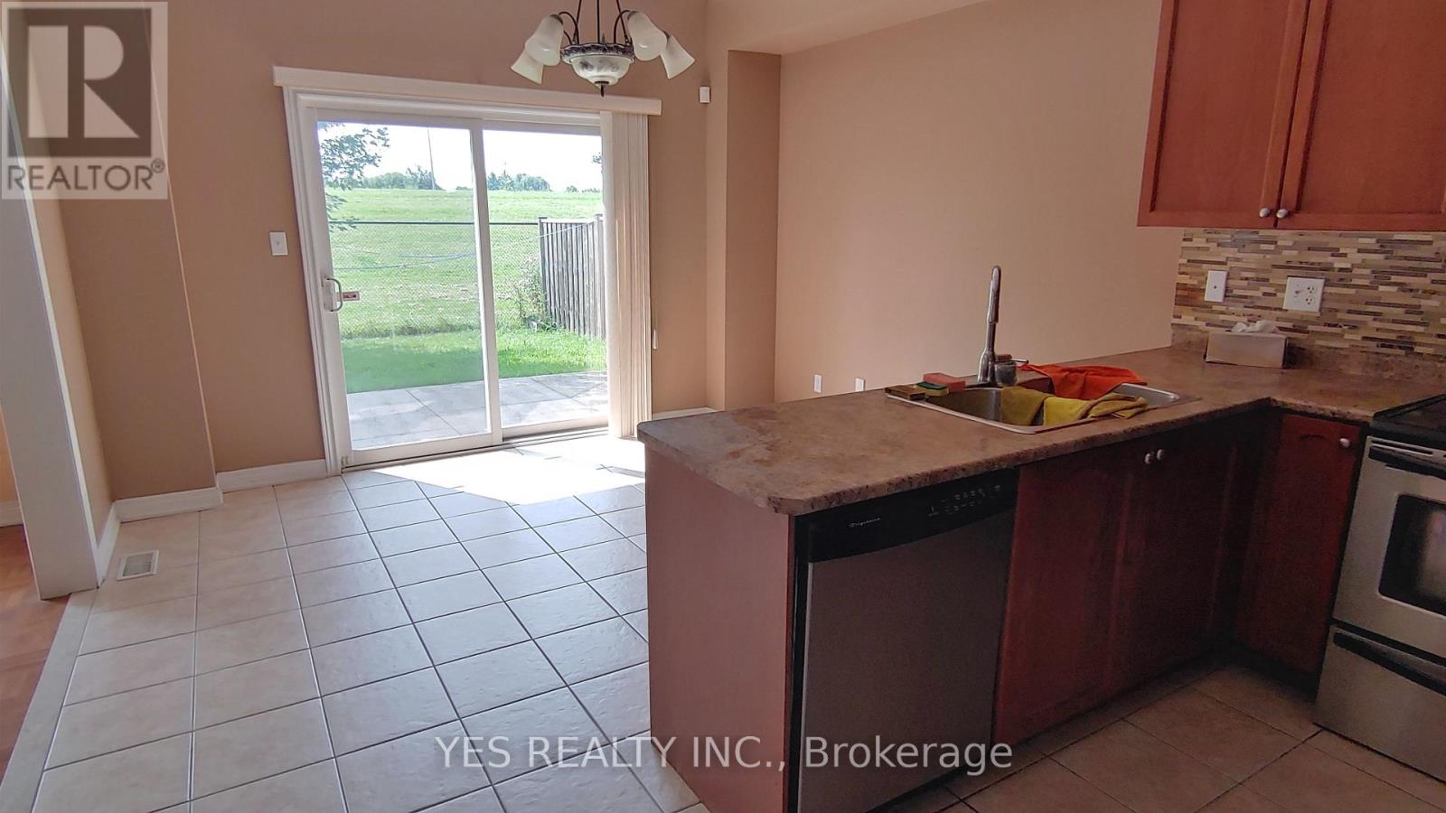 26 New Hampshire Court Property Photo 8
