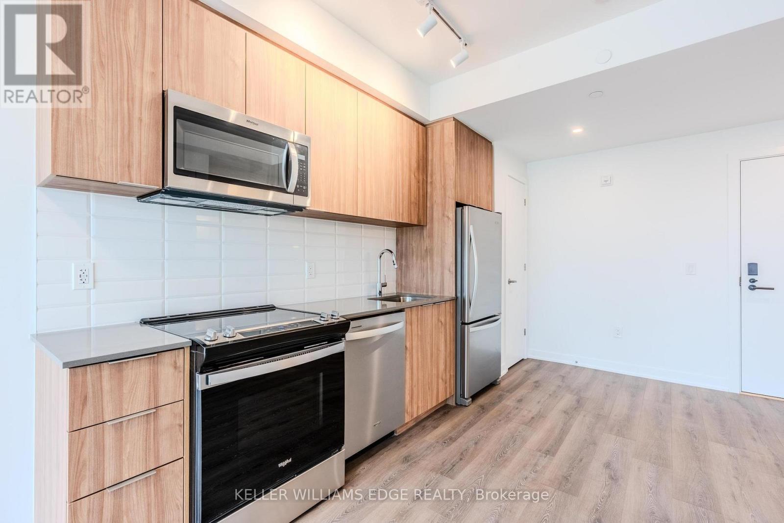 202 - 720 Whitlock Avenue Property Photo 4