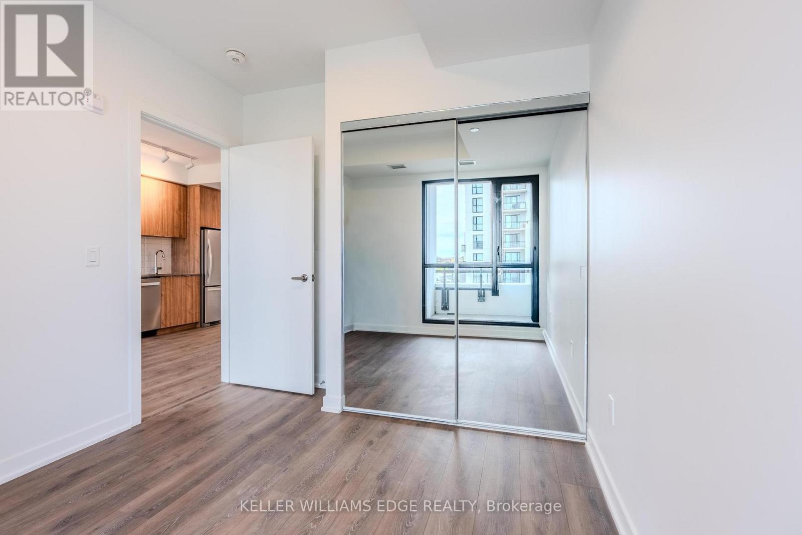 202 - 720 Whitlock Avenue Property Photo 8