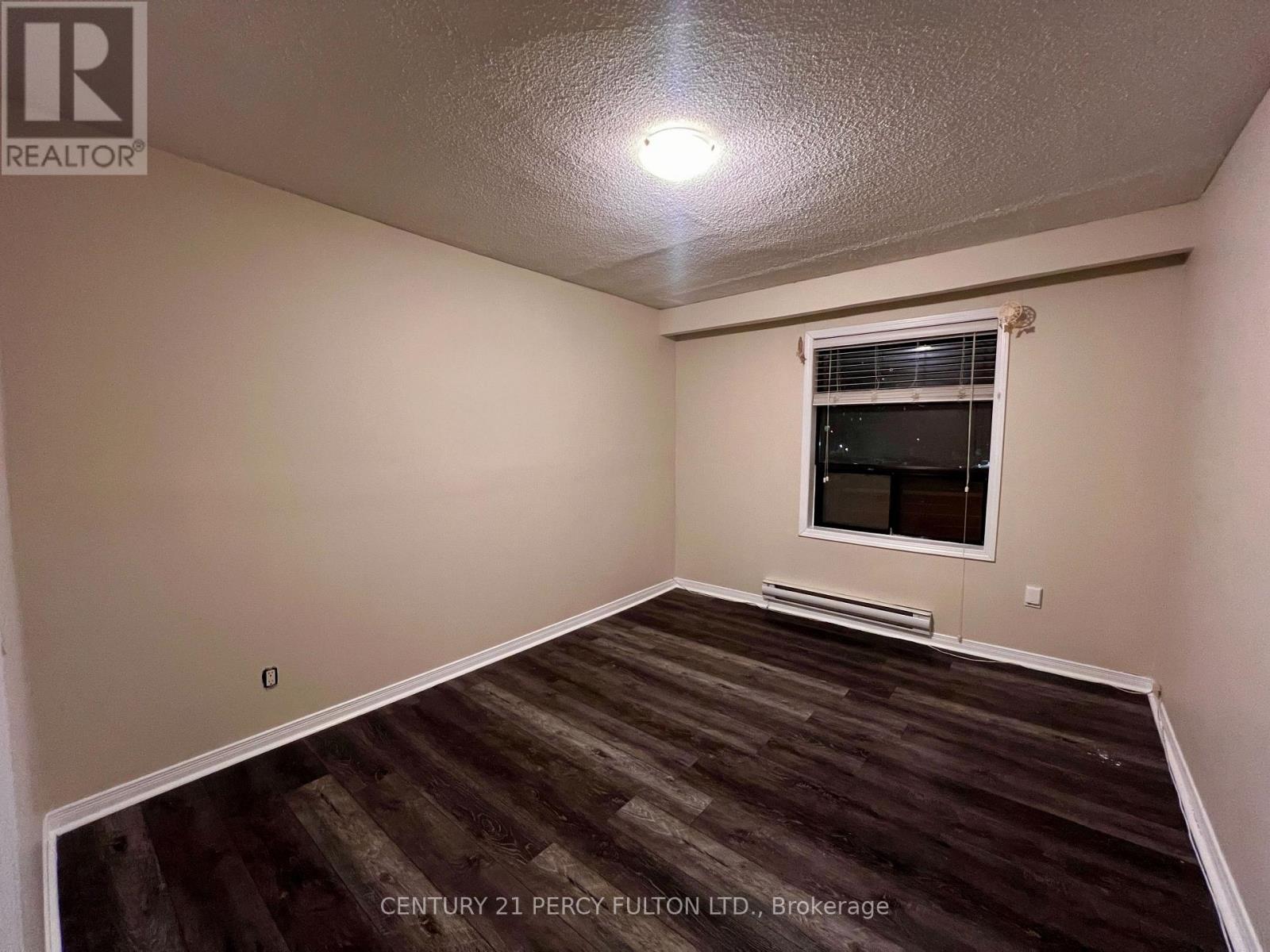 2 - 952 Scarlett Road Property Photo 7