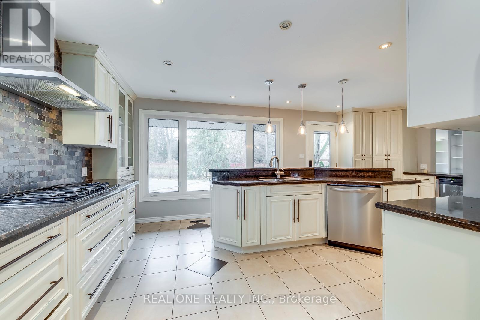 120 Blyth Crescent Property Photo 18