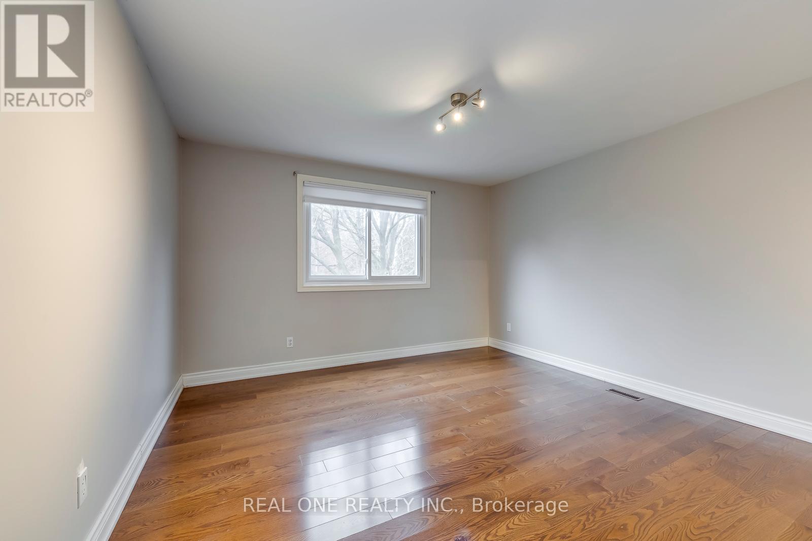 120 Blyth Crescent Property Photo 28