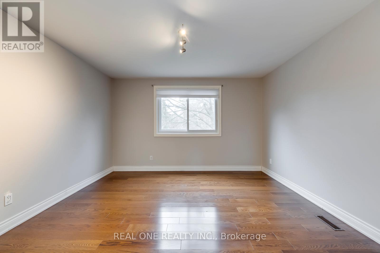 120 Blyth Crescent Property Photo 29