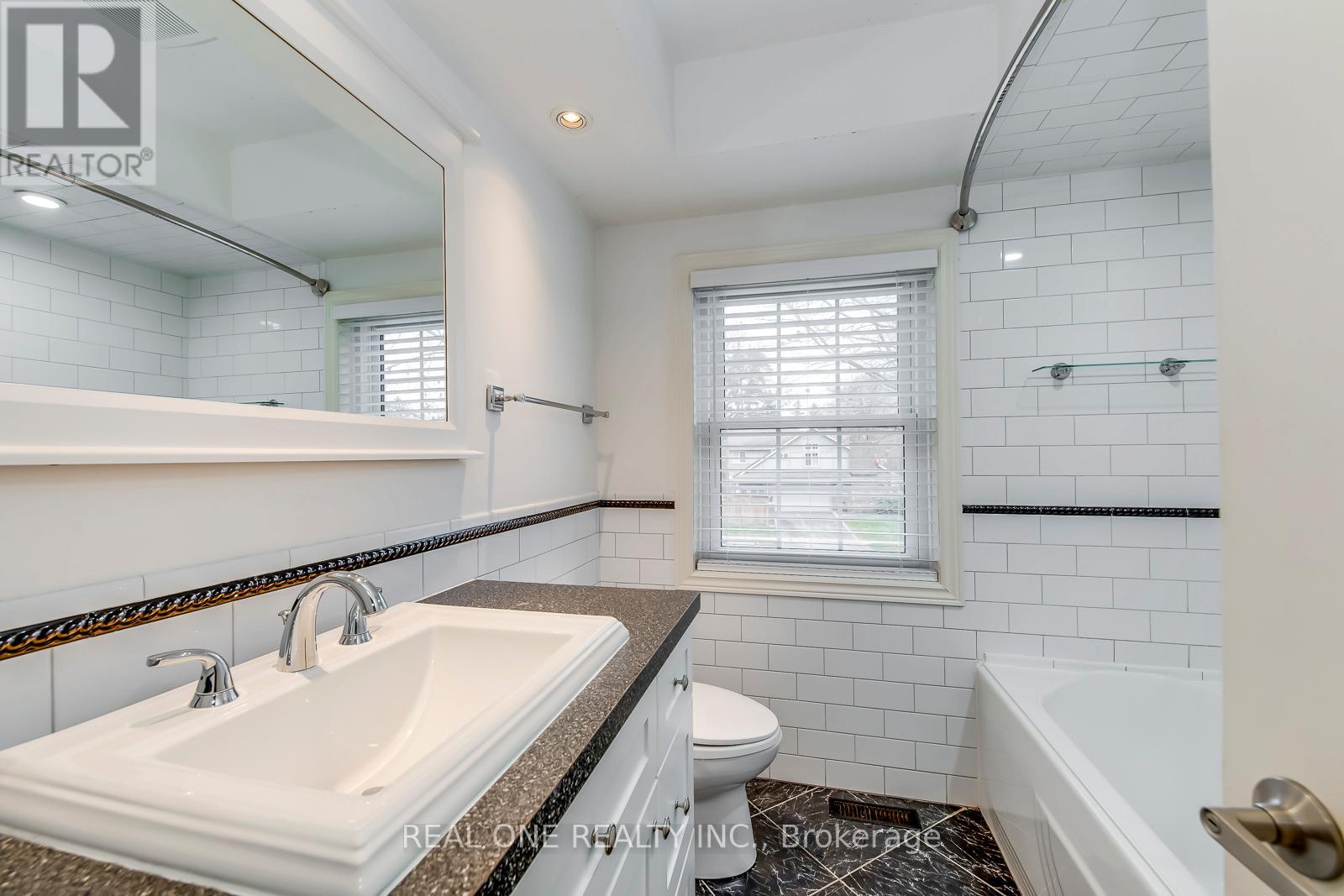 120 Blyth Crescent Property Photo 32