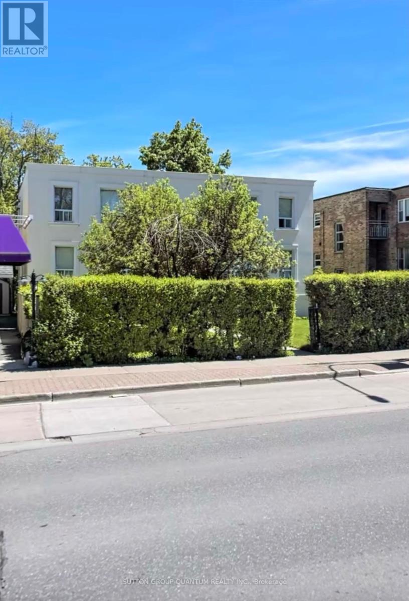 #2 - 339 Lakeshore Road E Property Photo 2