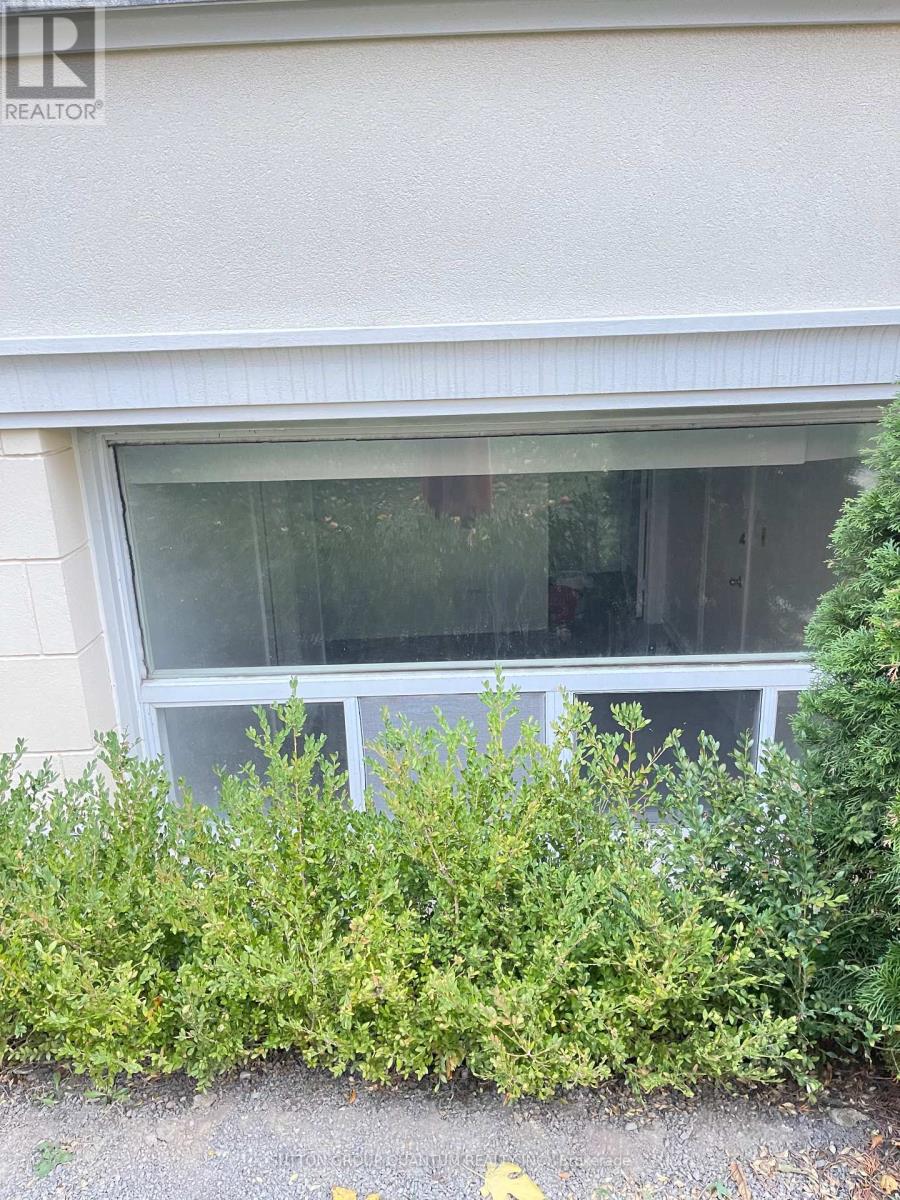 #2 - 339 Lakeshore Road E Property Photo 3