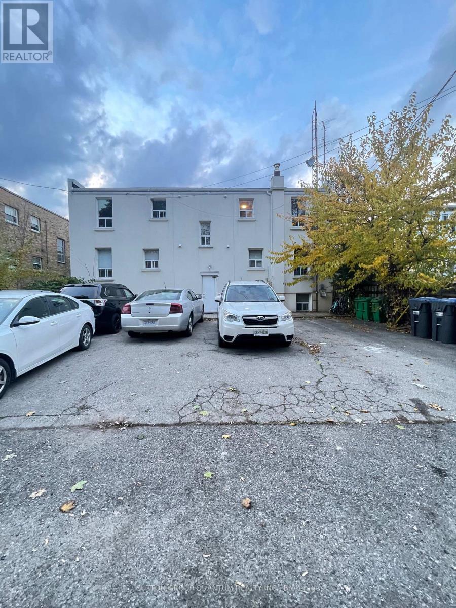 #2 - 339 Lakeshore Road E Property Photo 4