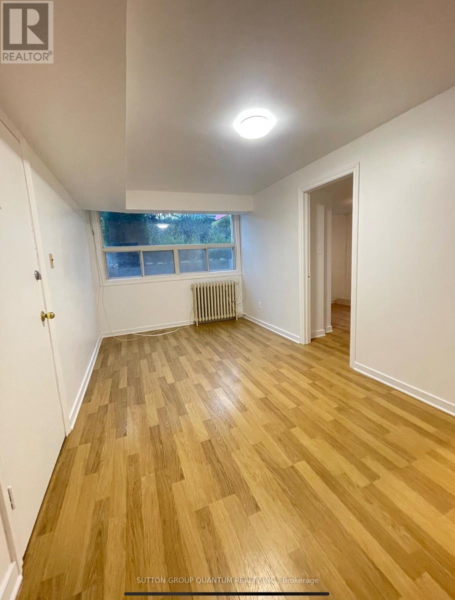 #2 - 339 Lakeshore Road E Property Photo 6