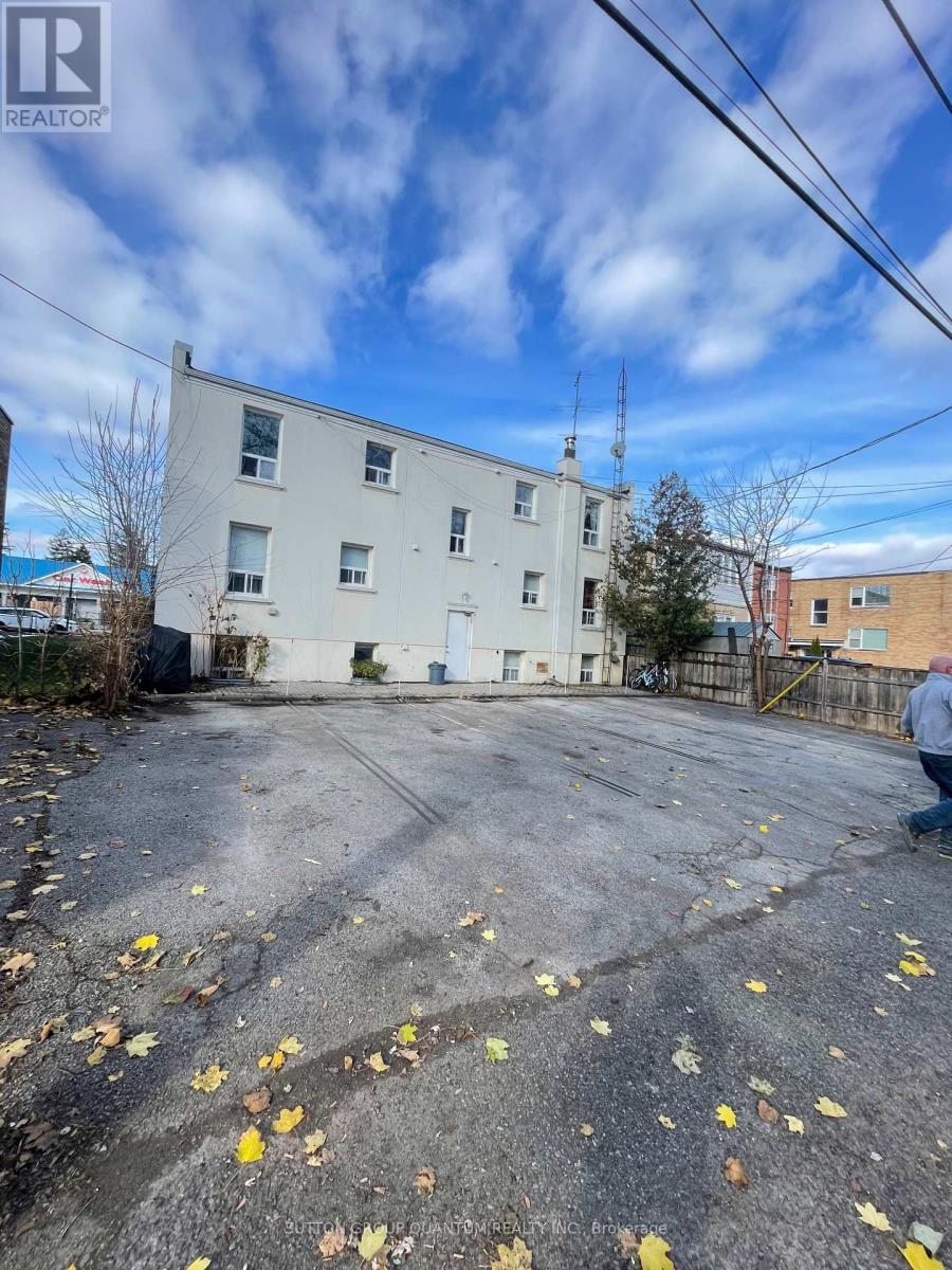 #2 - 339 Lakeshore Road E Property Photo 10