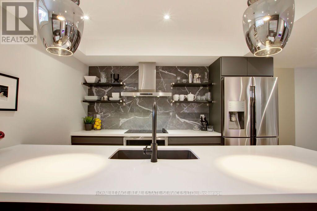 Unit 2 - 164 Maurice Drive Property Photo 8