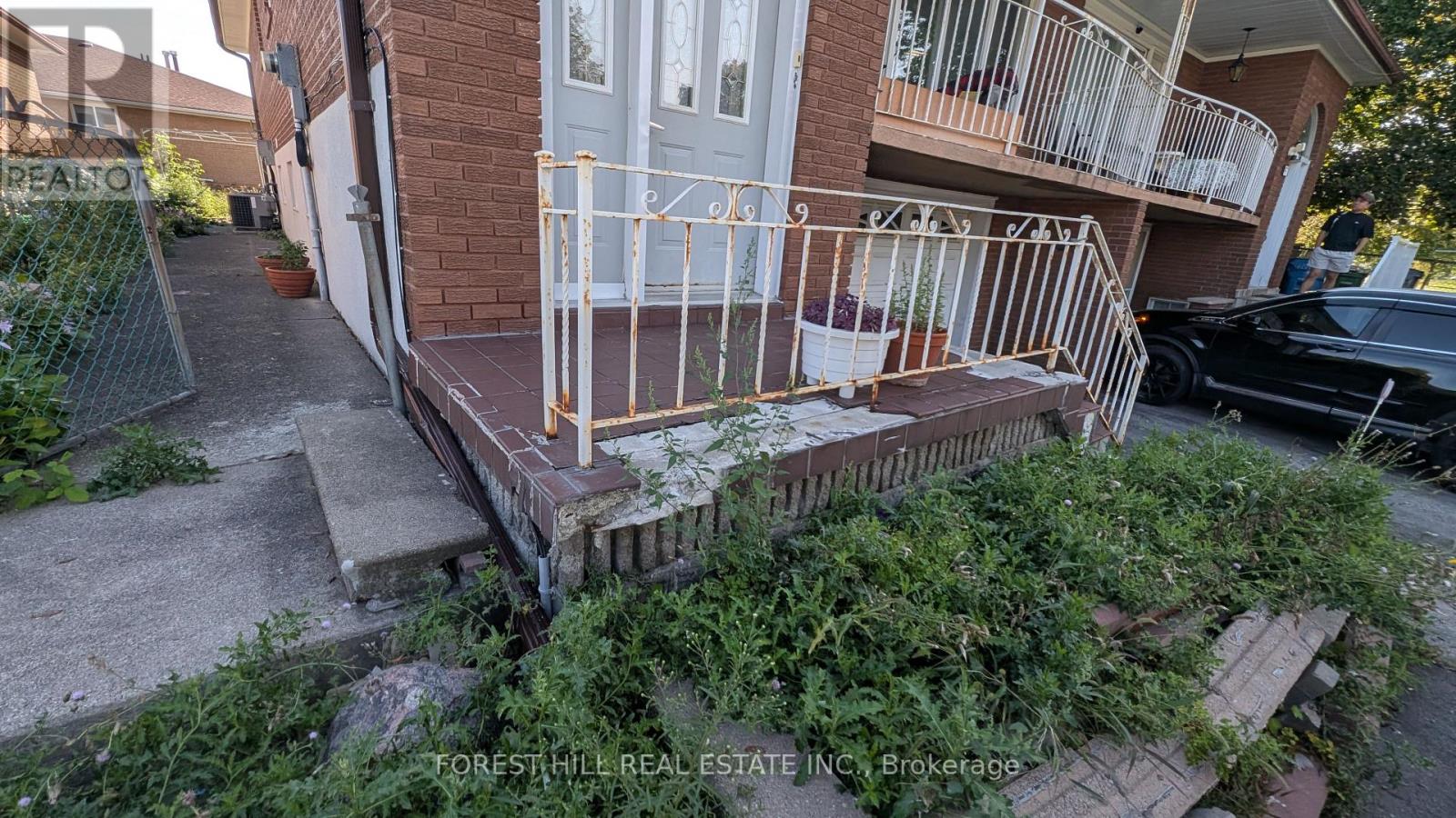 99 Gosford Boulevard Property Photo 3