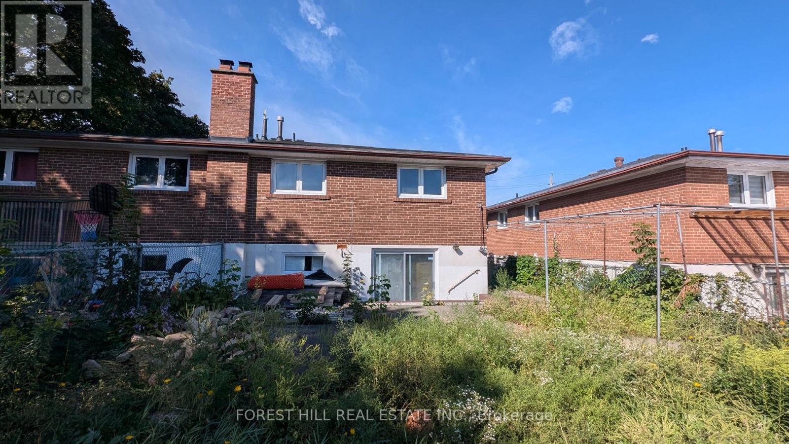 99 Gosford Boulevard Property Photo 4
