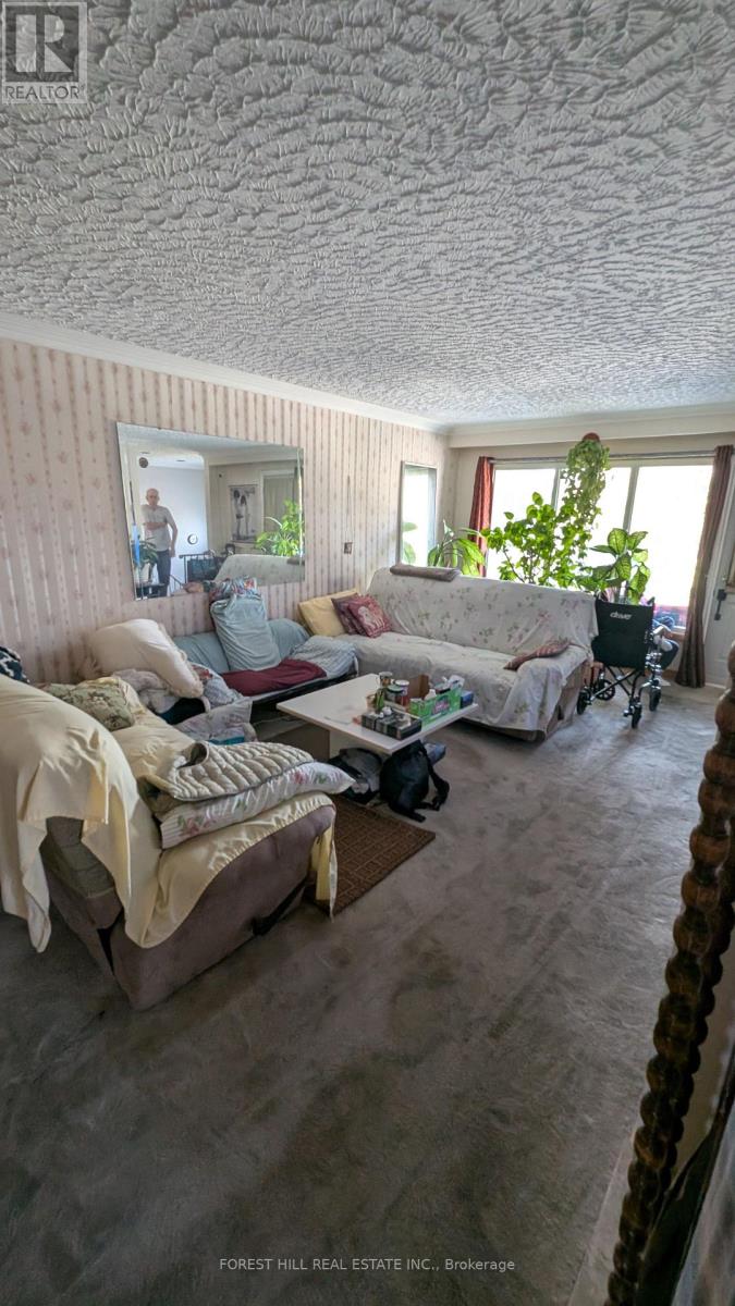 99 Gosford Boulevard Property Photo 11