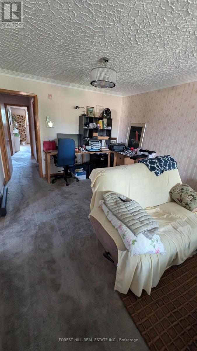 99 Gosford Boulevard Property Photo 12