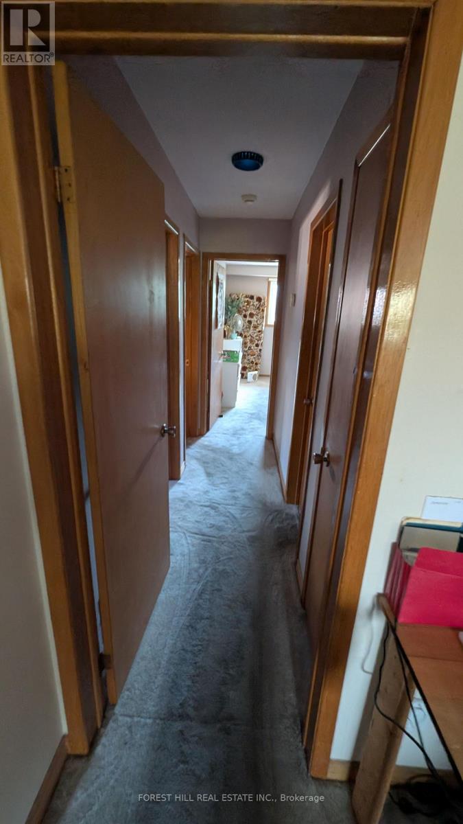 99 Gosford Boulevard Property Photo 14