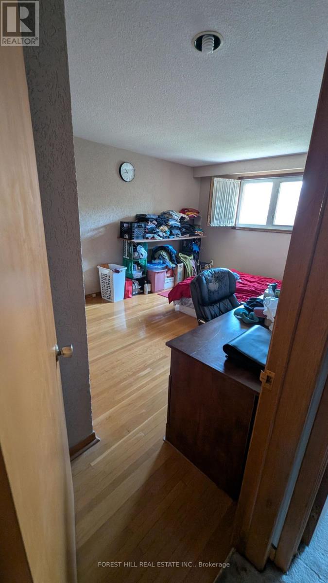 99 Gosford Boulevard Property Photo 15