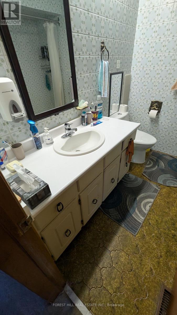 99 Gosford Boulevard Property Photo 17