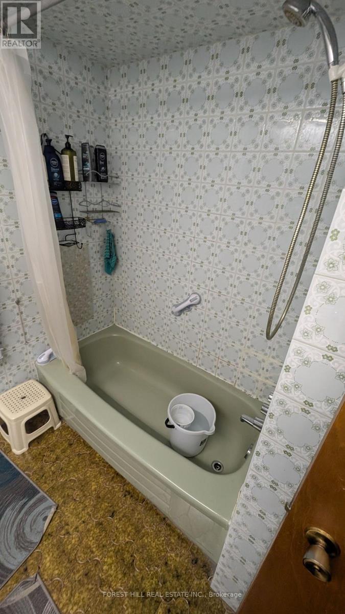 99 Gosford Boulevard Property Photo 18