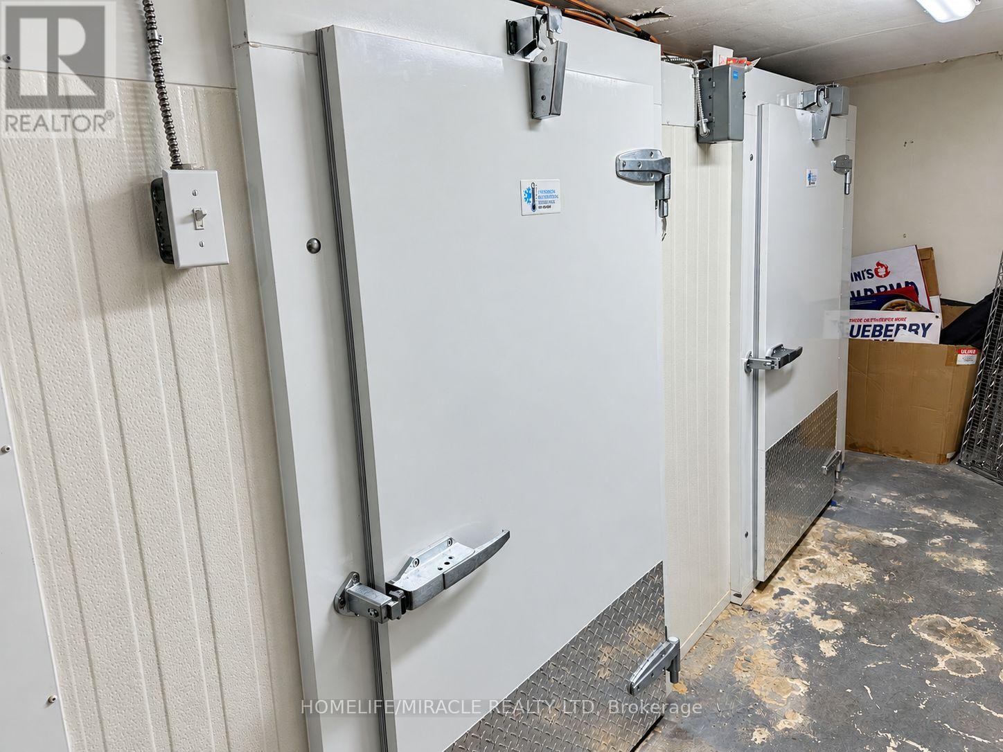 890 Bloor Street W Property Photo 8