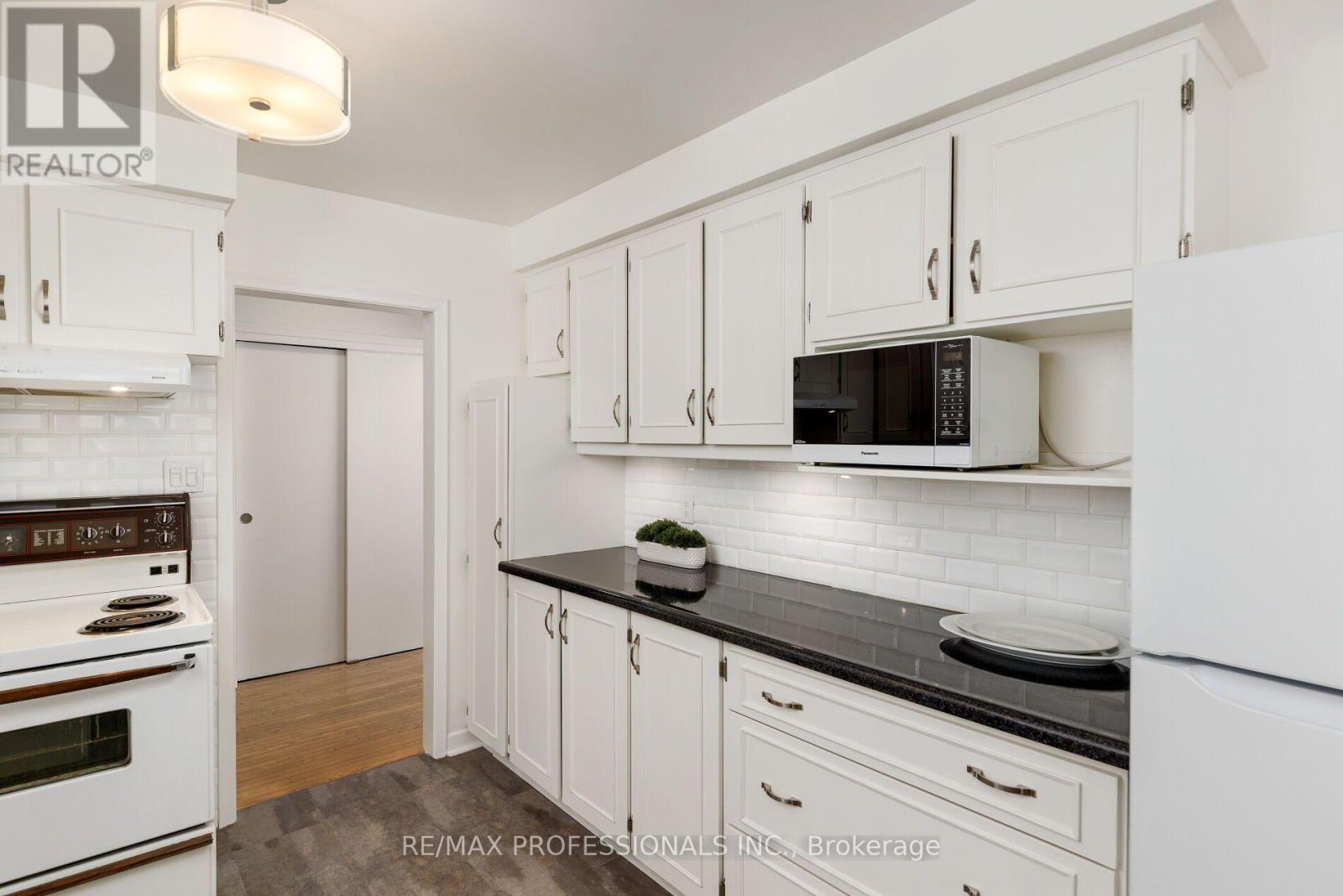 36 Thicket Road Property Photo 17
