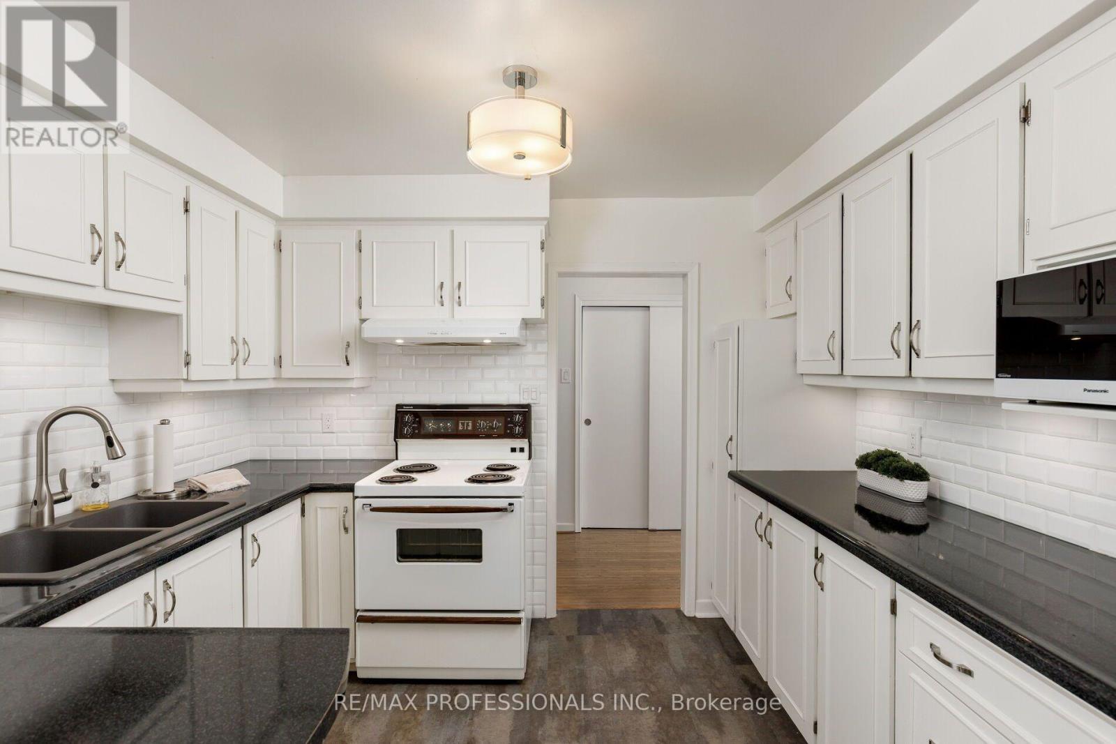 36 Thicket Road Property Photo 18