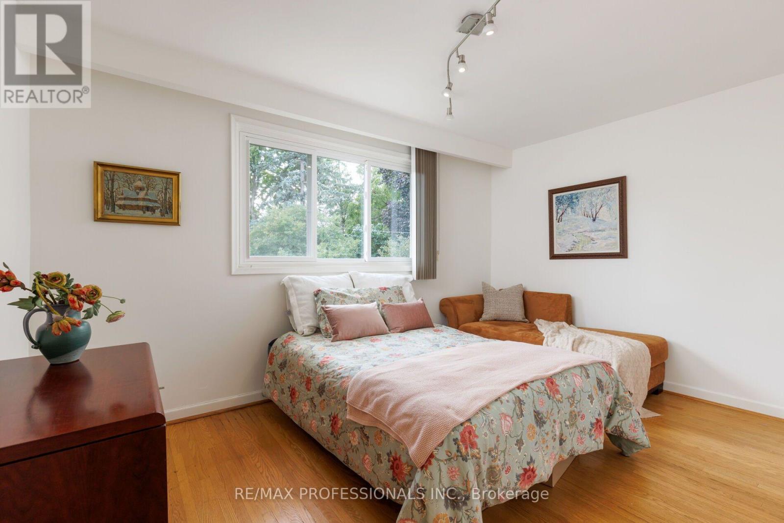 36 Thicket Road Property Photo 23
