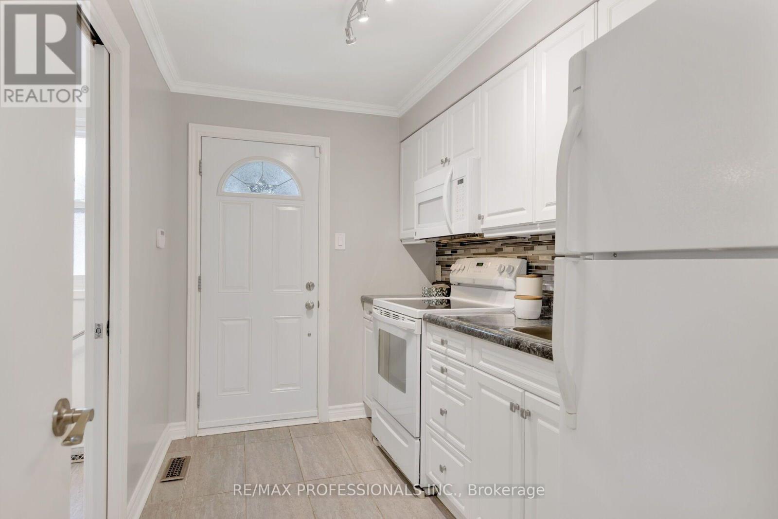 36 Thicket Road Property Photo 42