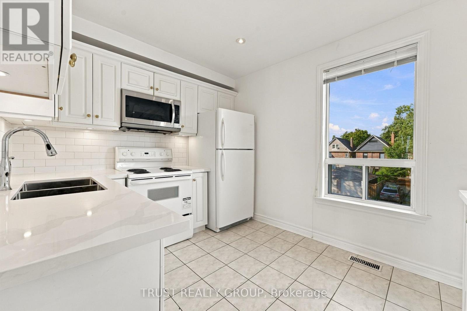 2nd & 3rd Floor - 2279 Dundas Street W Property Photo 5