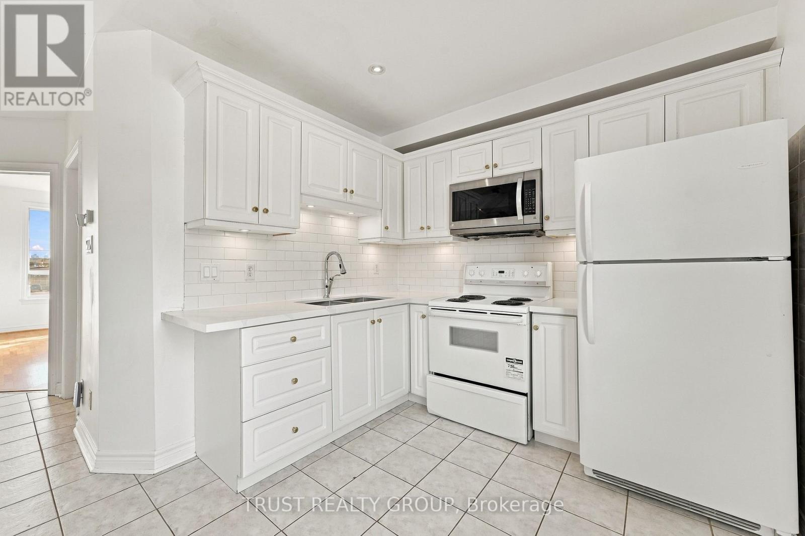 2nd & 3rd Floor - 2279 Dundas Street W Property Photo 6