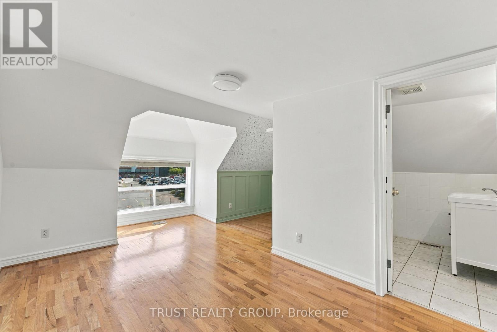 2nd & 3rd Floor - 2279 Dundas Street W Property Photo 17