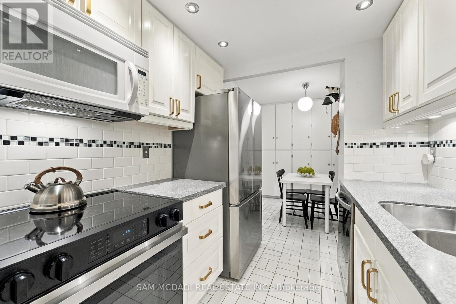 206 - 812 Burnhamthorpe Road Property Photo 15