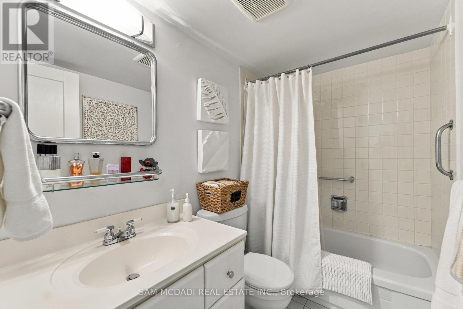 206 - 812 Burnhamthorpe Road Property Photo 25