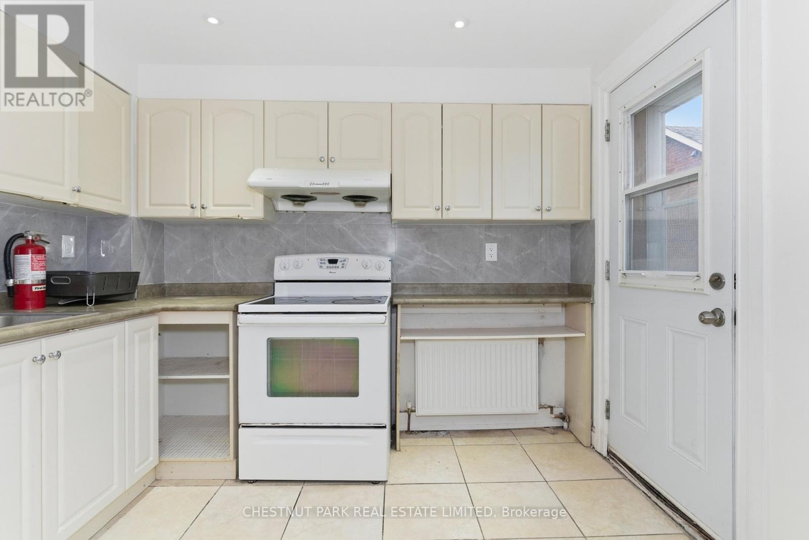Upper - 41 Roncesvalles Avenue Property Photo 8