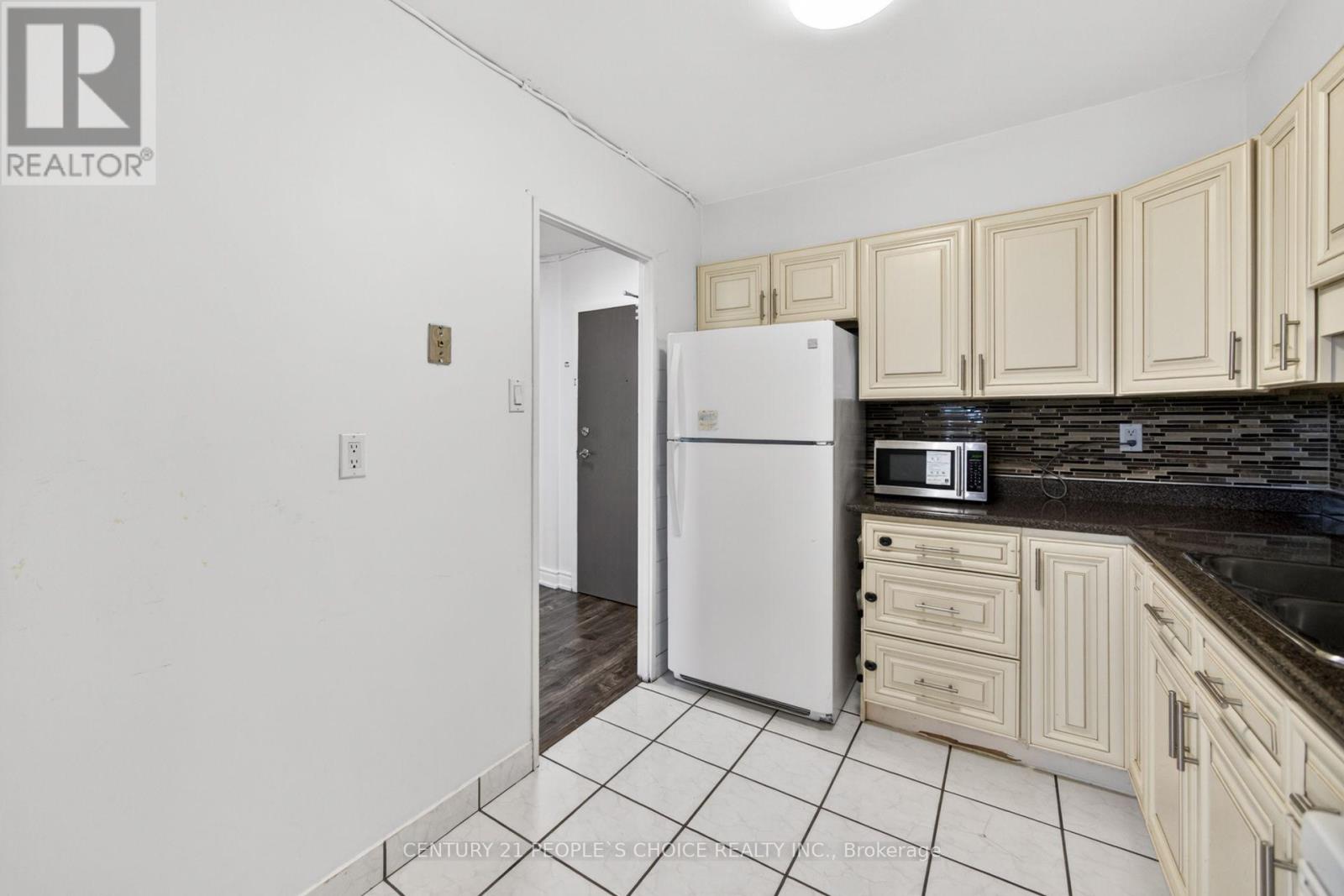 902 - 3390 Weston Road Property Photo 15