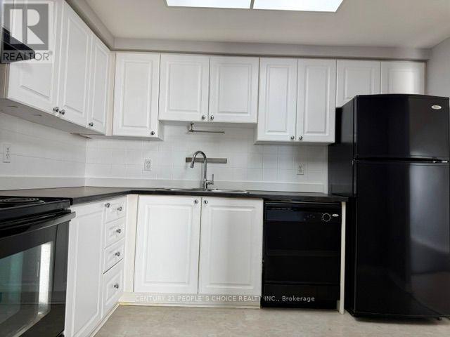 1109 - 135 Hillcrest Avenue Property Photo 11