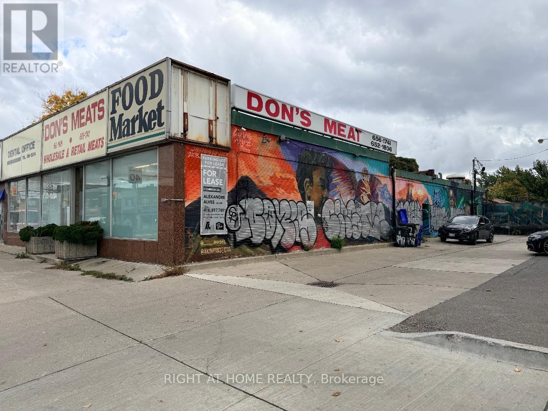 St. Clair Avenue West Property Photo 11