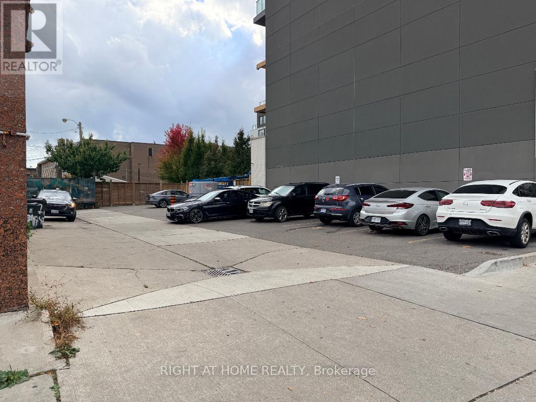 St. Clair Avenue West Property Photo 17