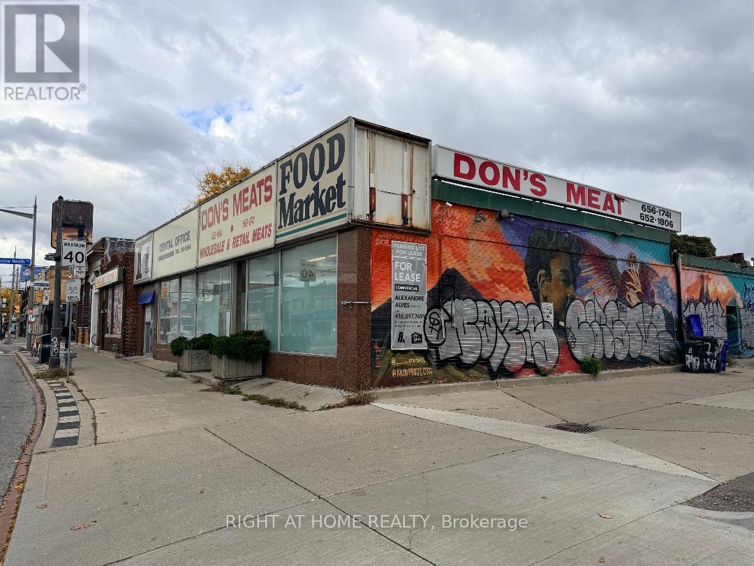 St. Clair Avenue West Property Photo 18