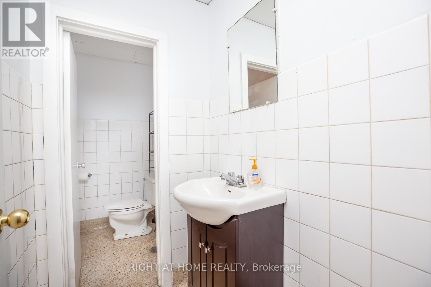 St. Clair Avenue West Property Photo 22