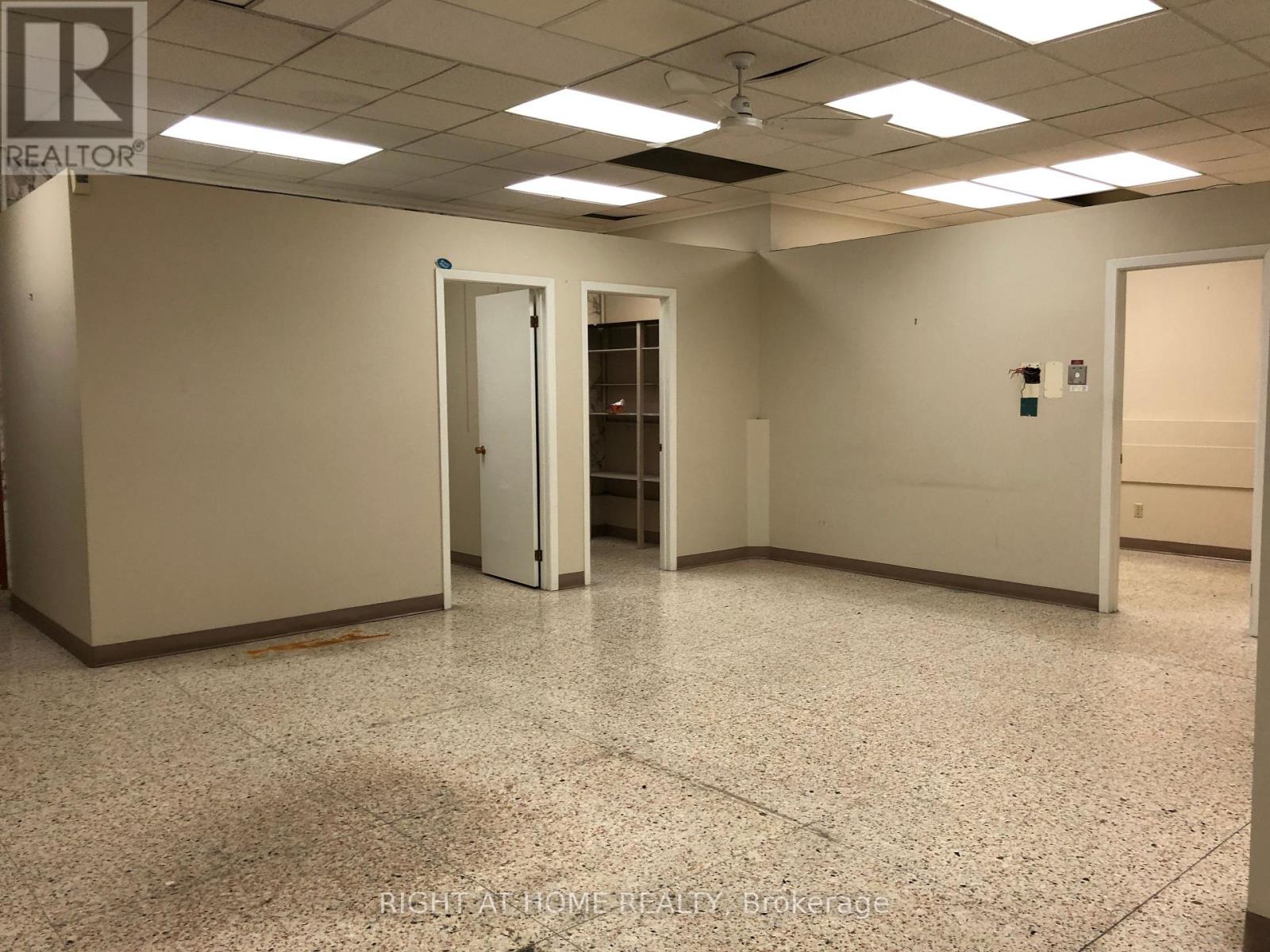 St. Clair Avenue West Property Photo 25