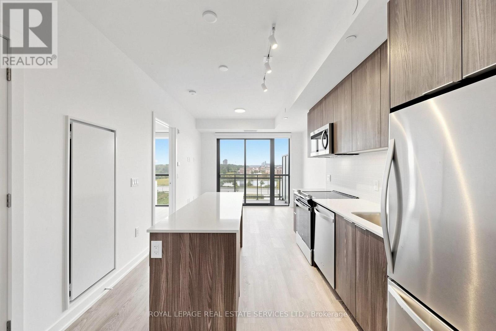 405 - 740 Whitlock Avenue Property Photo 4