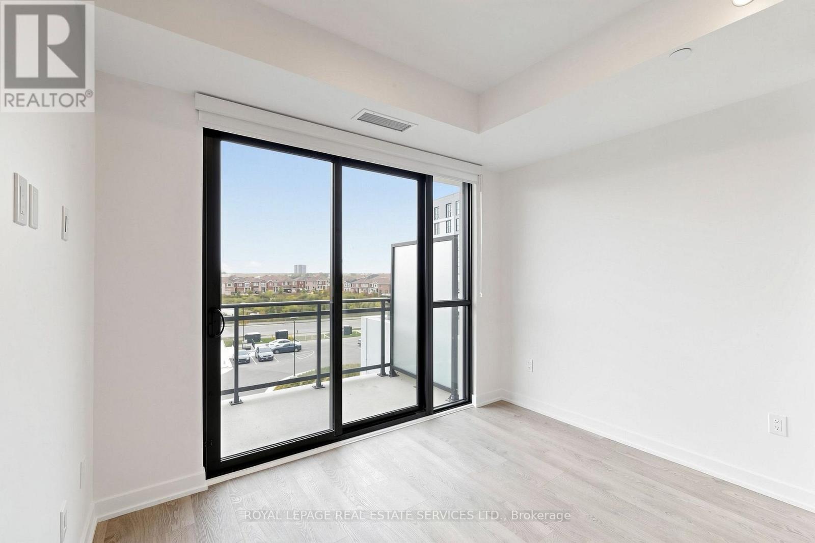 405 - 740 Whitlock Avenue Property Photo 14