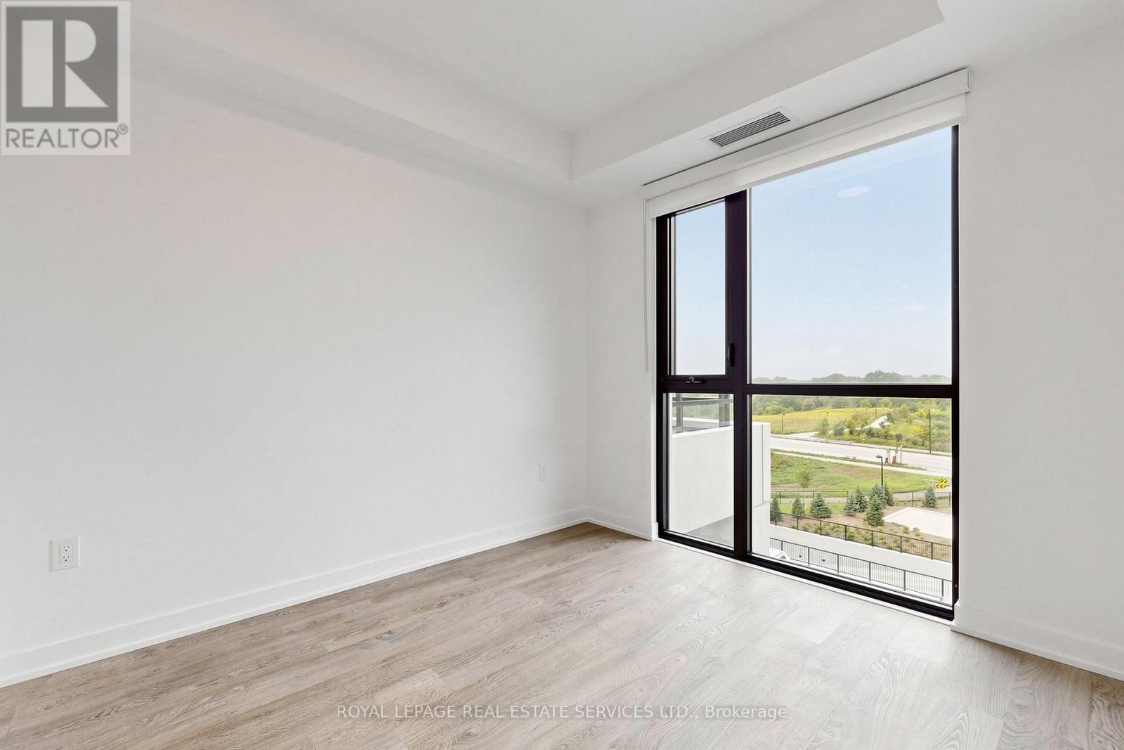 405 - 740 Whitlock Avenue Property Photo 17