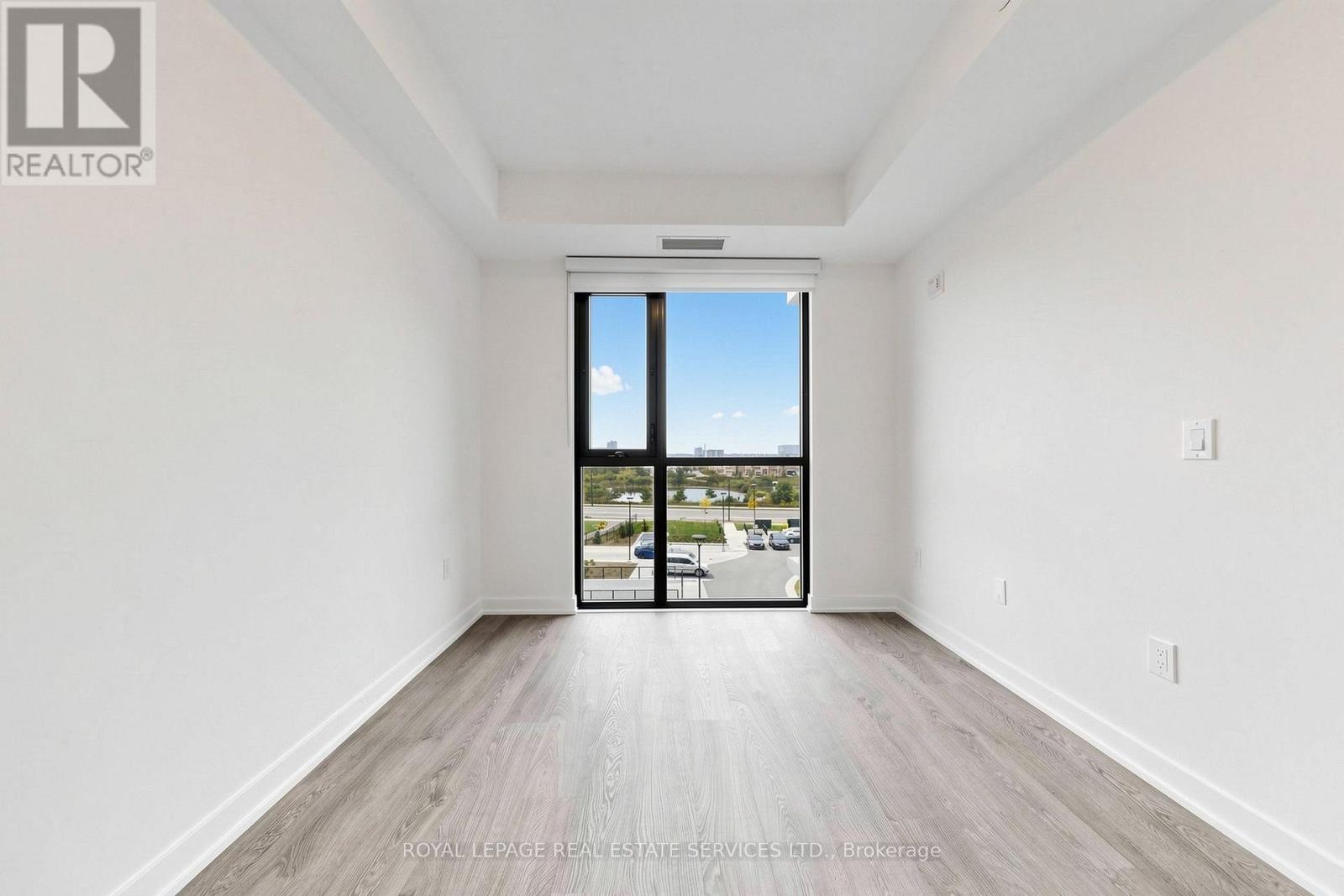 405 - 740 Whitlock Avenue Property Photo 18