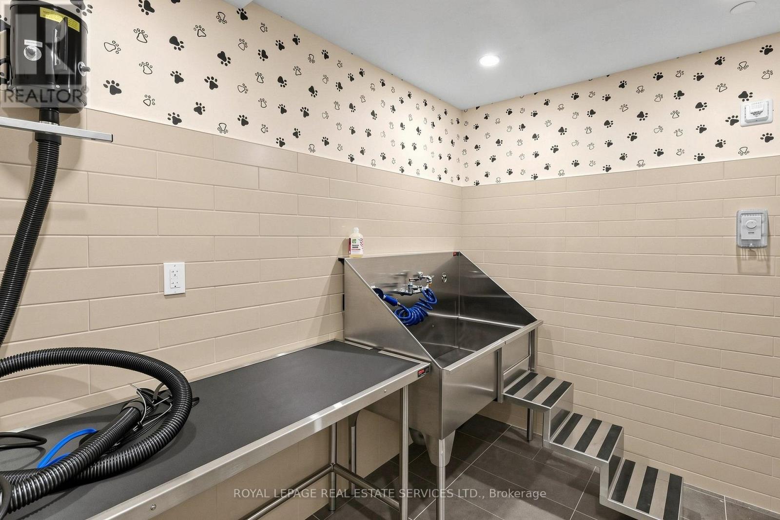 405 - 740 Whitlock Avenue Property Photo 25