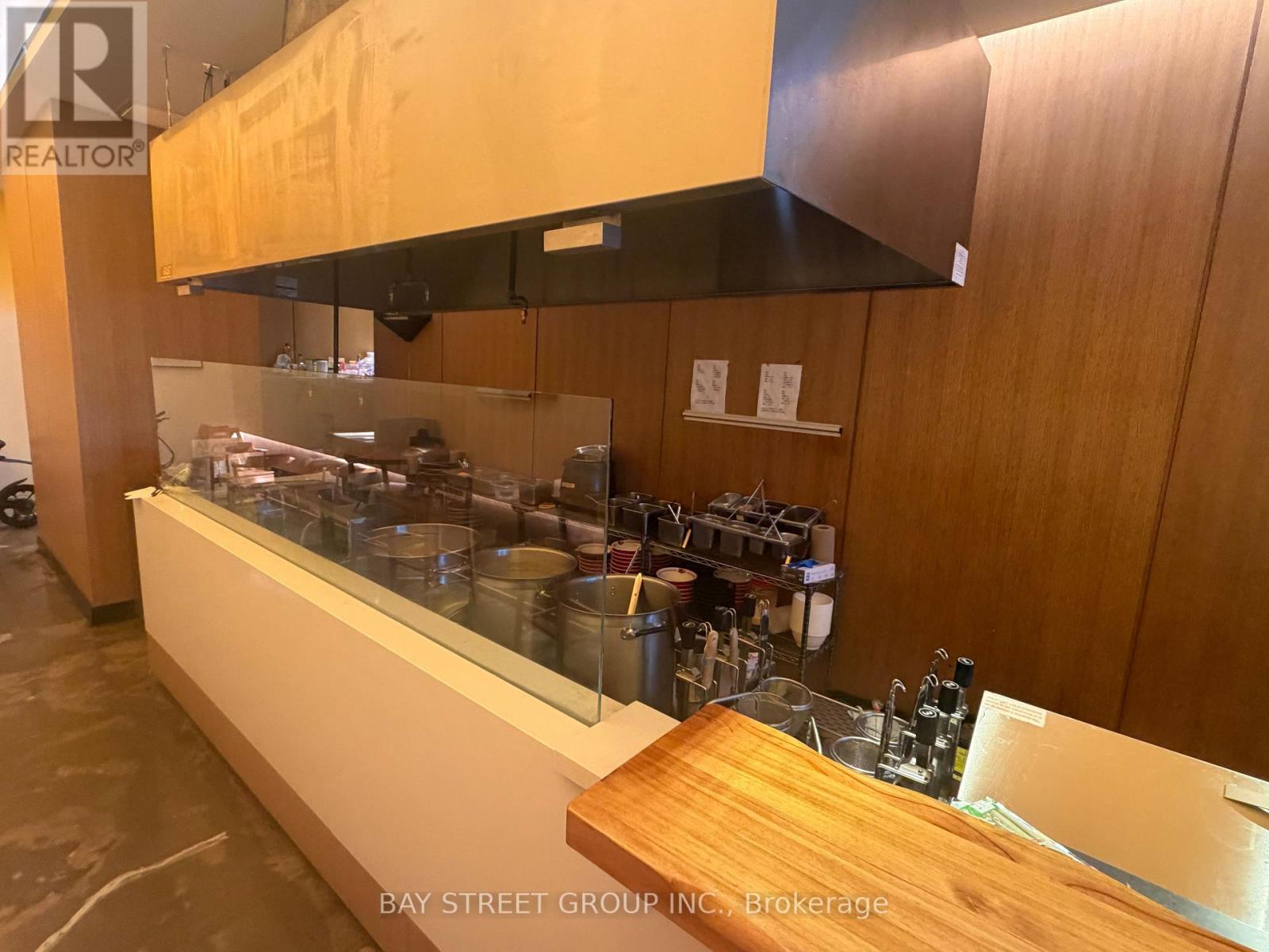 7 - 1177 Central Parkway W Property Photo 7